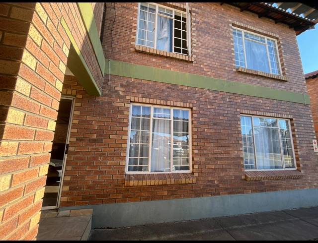3 BEDROOM APARTMENT FOR SALE IN WATERVAL EAST